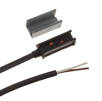 ऑटोमोटिव वायरिंग हार्नेस एडगर-151 पीआरएस कनेक्टर कवर स्नैप-फिट हाउसिंग रिटेंशन टैब के साथ